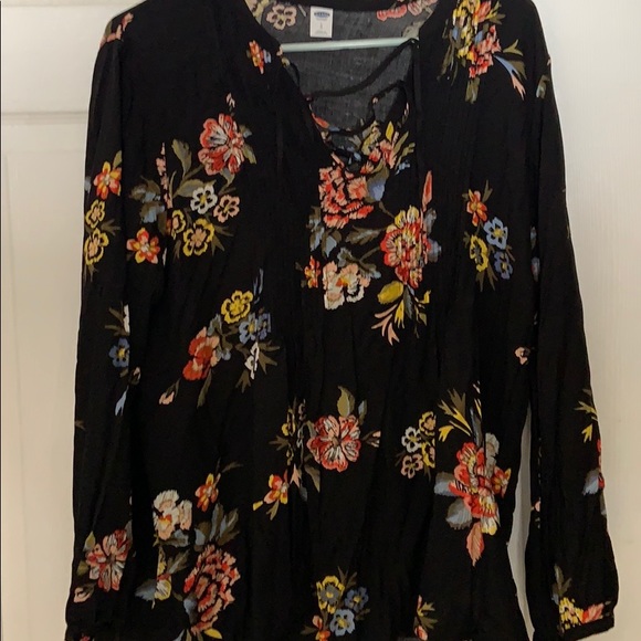 Blouses - Picture 2 of 3